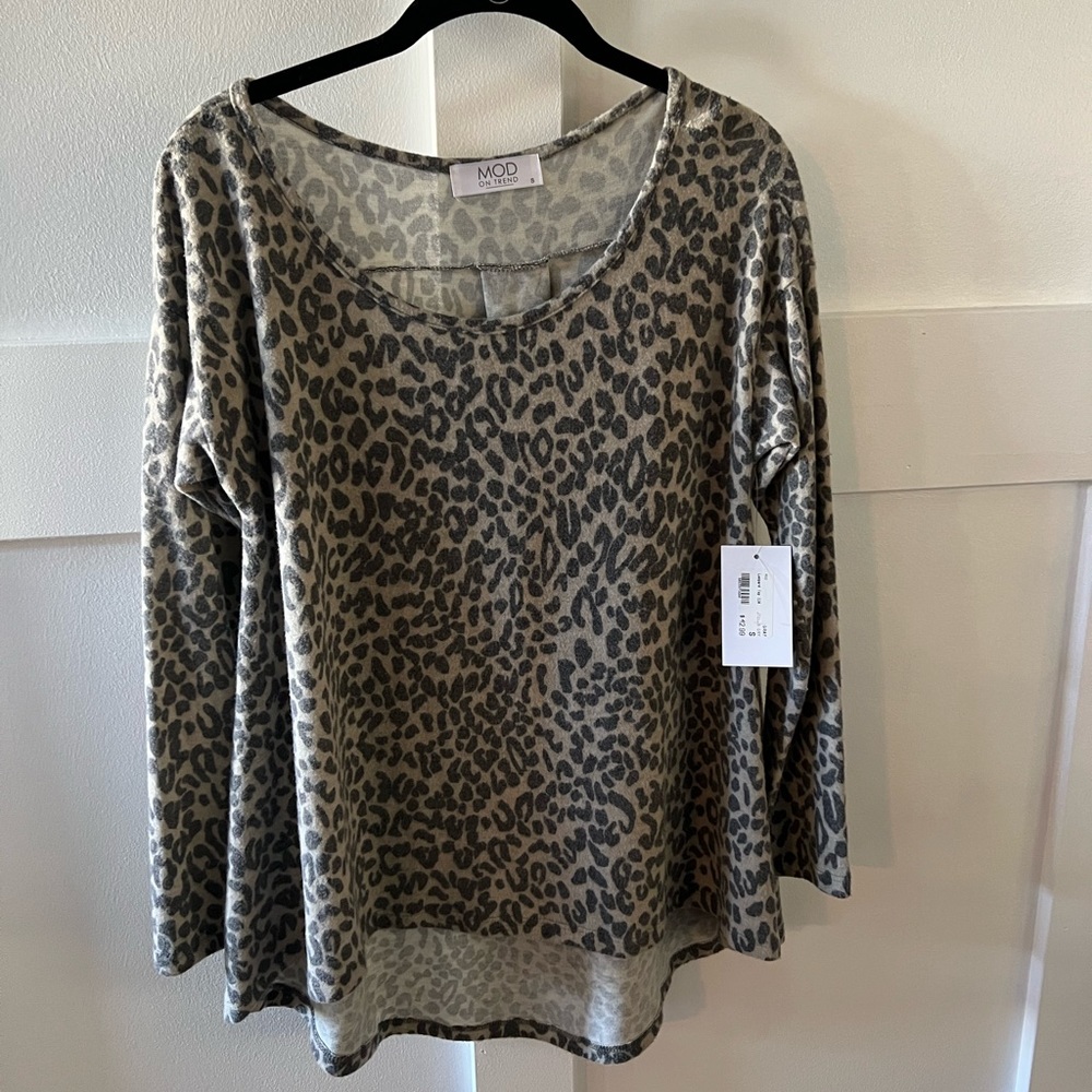 MOD Boutique oversized sweater. NWT